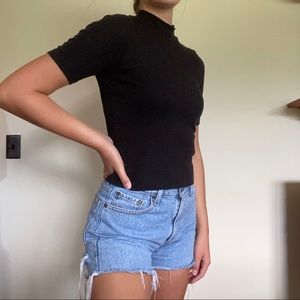 90s style black mock neck 🖤